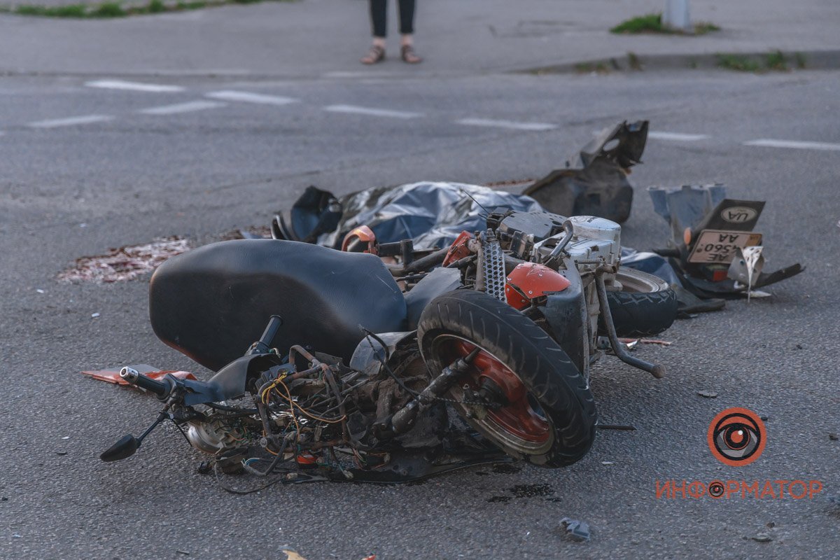 Водителя мотоцикла госпитализировали