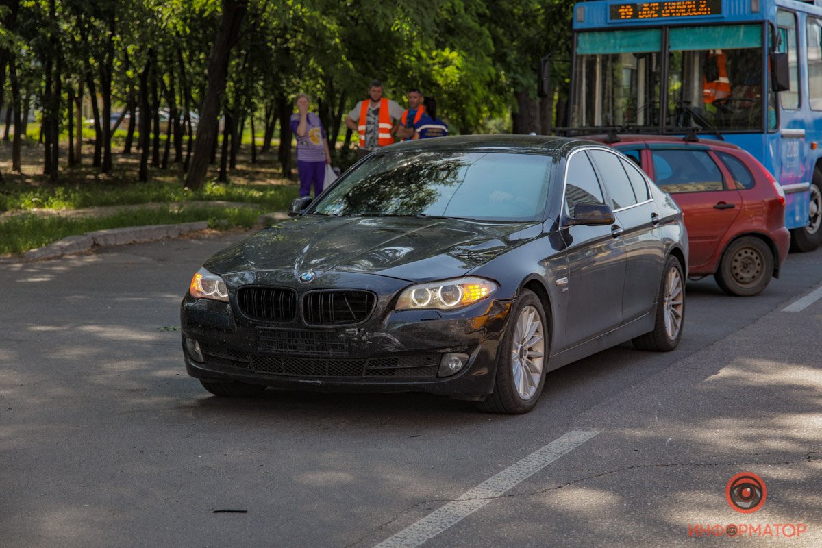 Столкнулись BMW и мотороллер