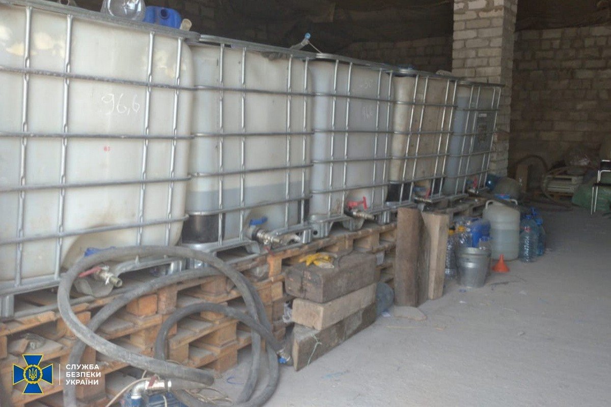 Цех по производству незаконных антисептиков обустроили в промышленном районе Днепра Цех по производству незаконных антисептиков обустроили в промышленном районе Днепра