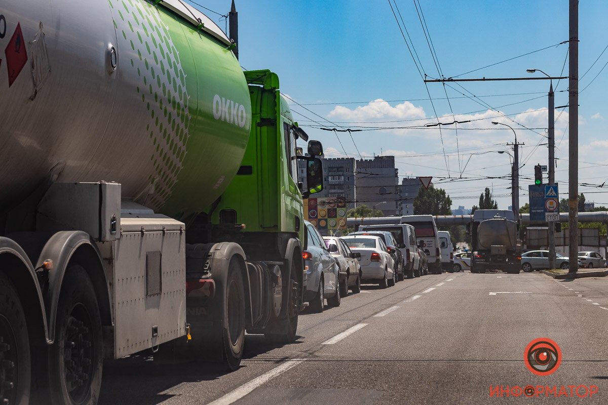Из-за аварии собралась пробка Из-за аварии собралась пробка