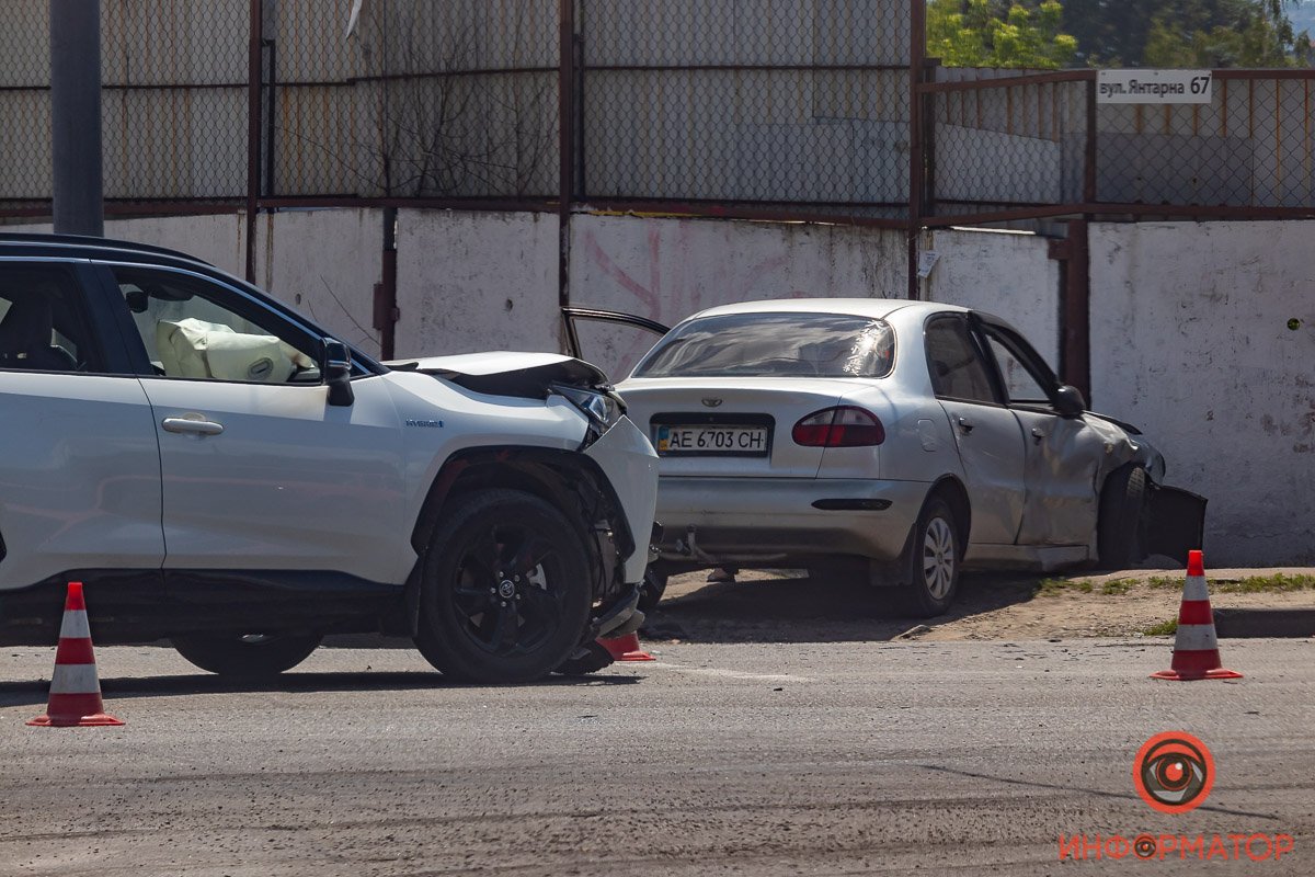 Ребенка с места аварии забрала скорая Ребенка с места аварии забрала скорая