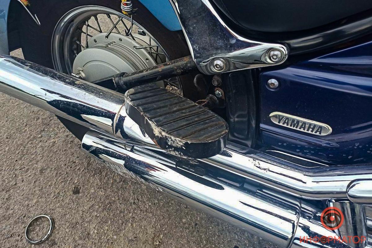 В Днепре на Криворожском шоссе автомобиль сбил мотоциклиста и скрылся: нужна помощь свидетелей 1