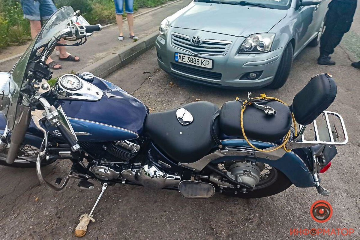 В Днепре на Криворожском шоссе автомобиль сбил мотоциклиста и скрылся: нужна помощь свидетелей 3