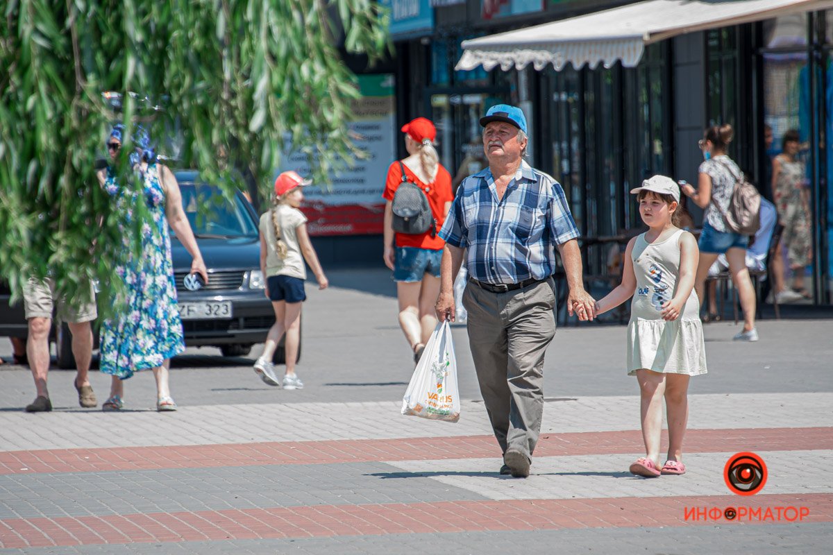 С дедушкой за мороженкой