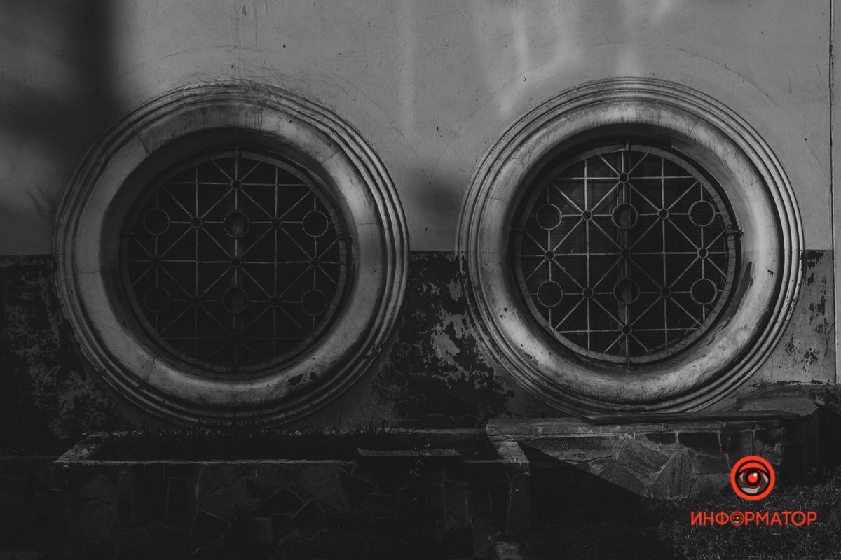 Как в Днепре выглядит летающая тарелка на Набережной Победы 3