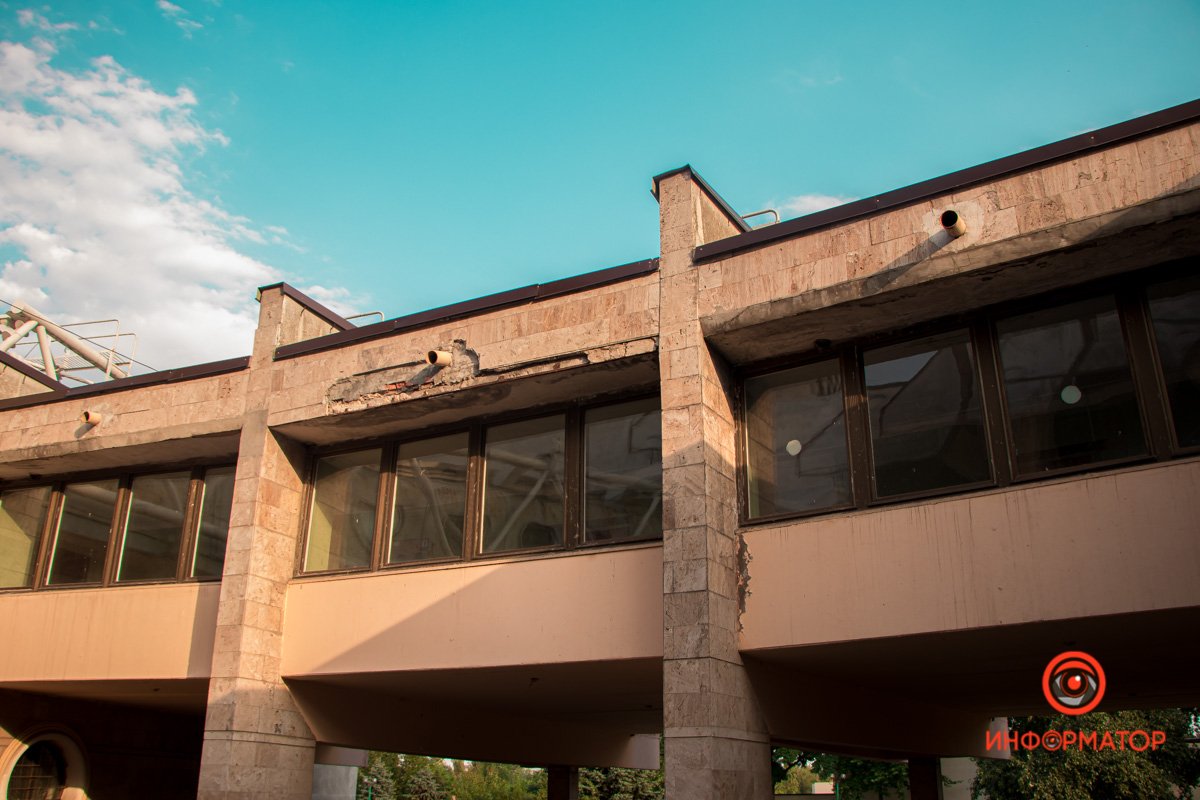 Как в Днепре выглядит летающая тарелка на Набережной Победы 5