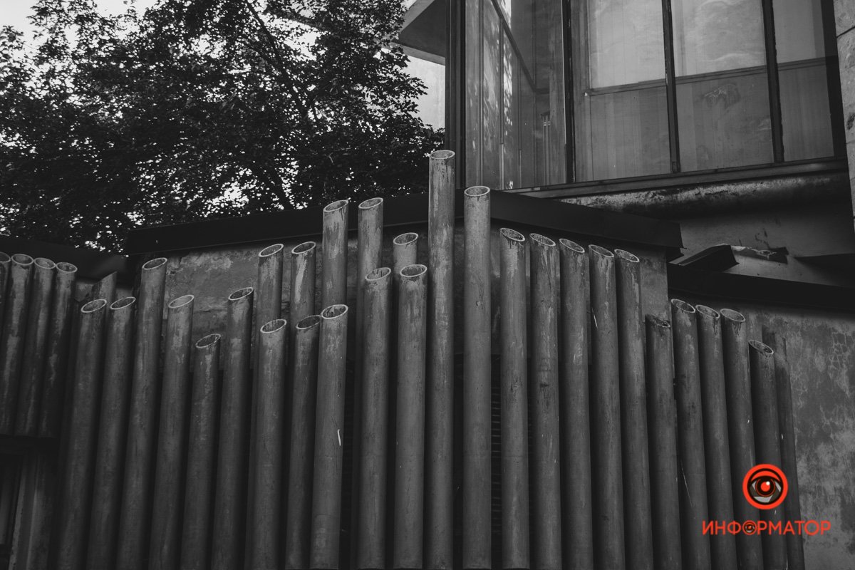 Как в Днепре выглядит летающая тарелка на Набережной Победы 6