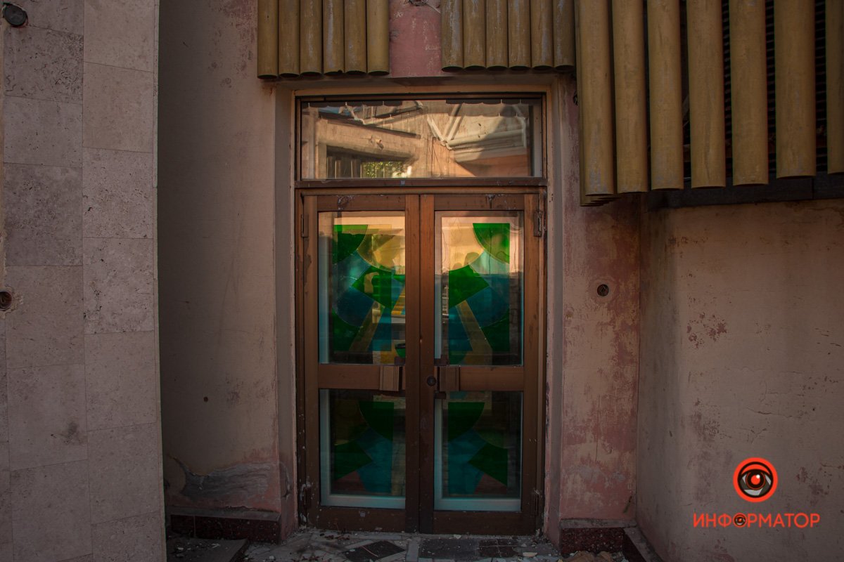 Как в Днепре выглядит летающая тарелка на Набережной Победы 7