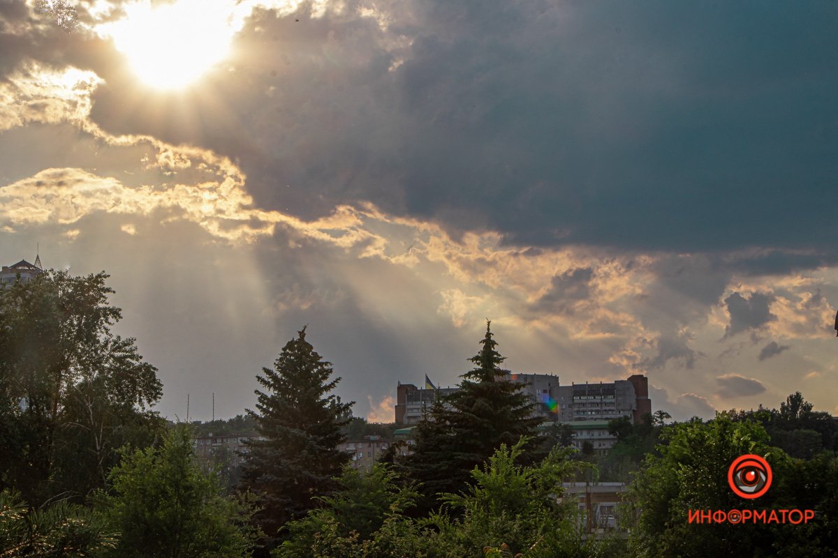 Как в Днепре выглядит летающая тарелка на Набережной Победы 20