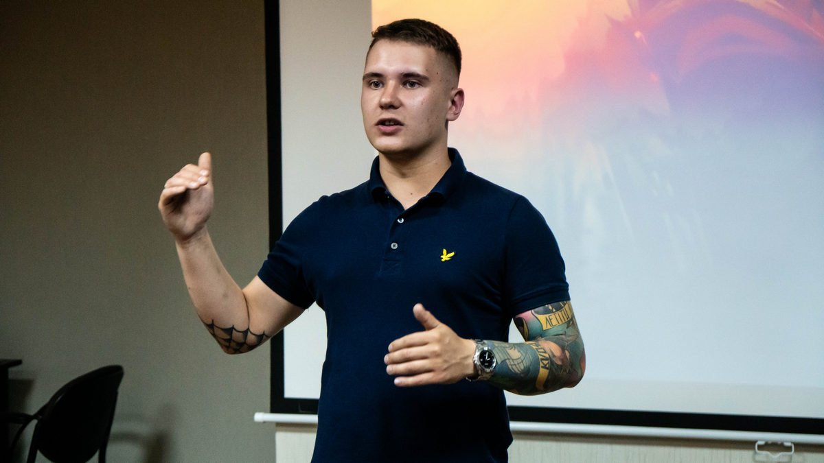 В Днепре на встречу с лидером “Национального корпуса” Билецким пришли больше 200 человек 1