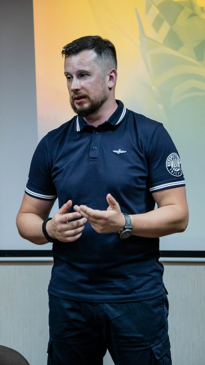 В Днепре на встречу с лидером “Национального корпуса” Билецким пришли больше 200 человек 4