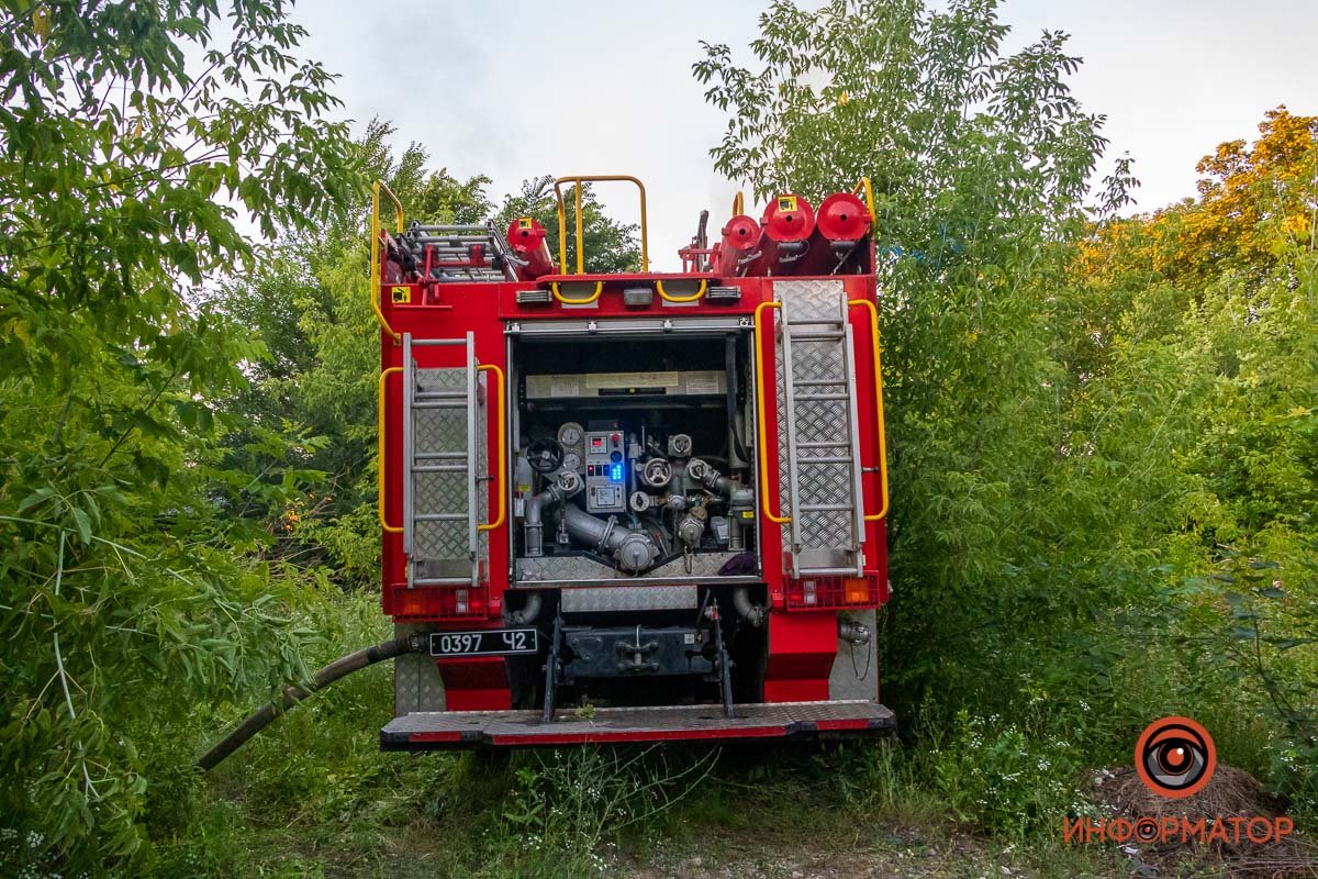В Днепре на Кротова горит склад поддонов: дым виден со всех углов города 6