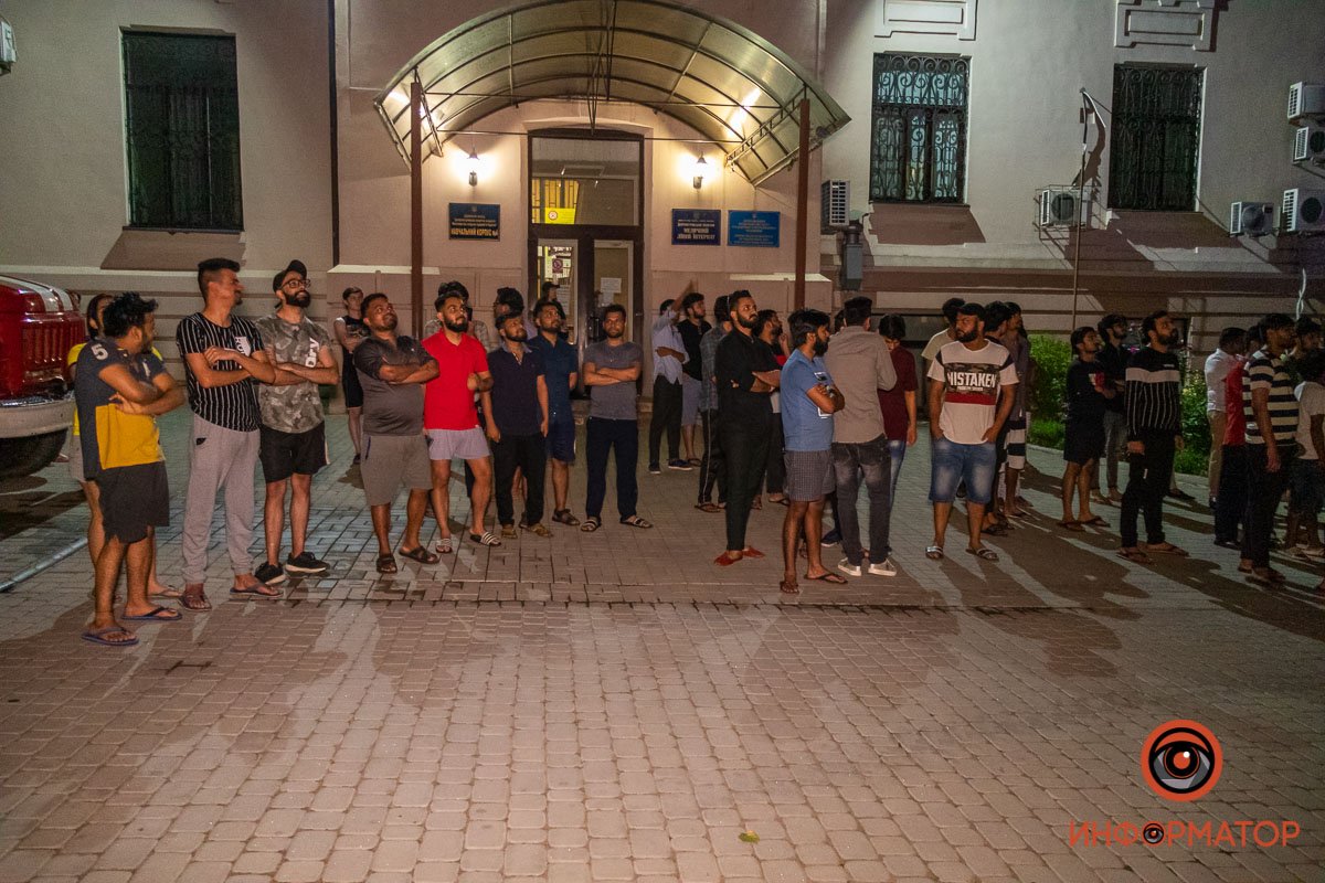 Жильцов вывели на улицу