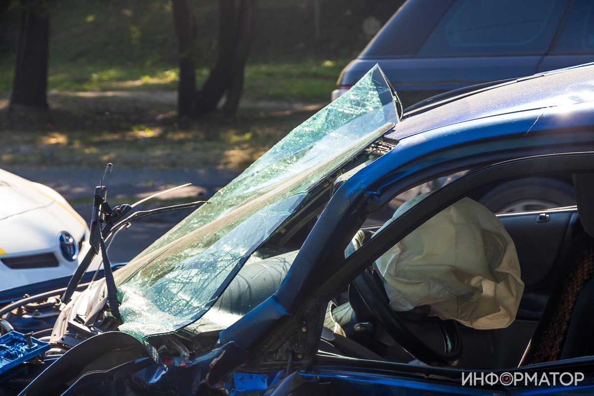 Для разбирательств на место вызвали следователя по ДТП Для разбирательств на место вызвали следователя по ДТП