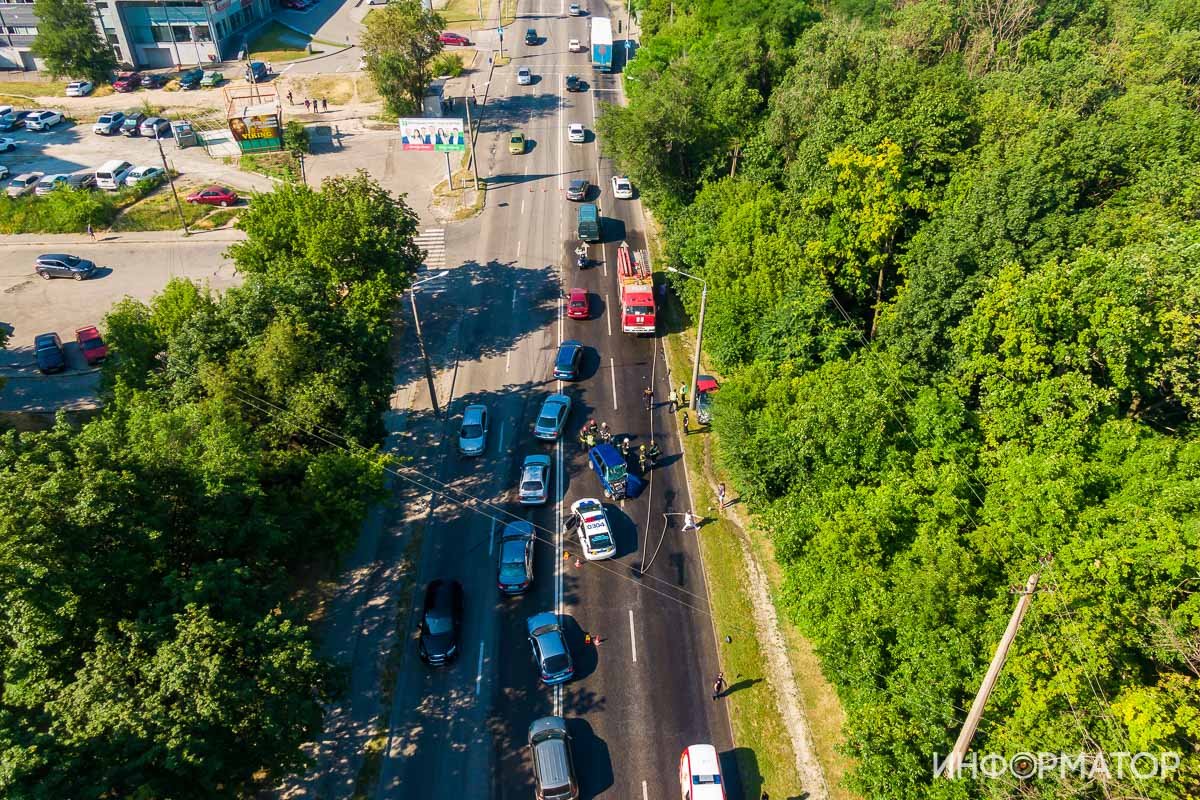 Объездать место аварии водителям пришлось по встречке Объездать место аварии водителям пришлось по встречке