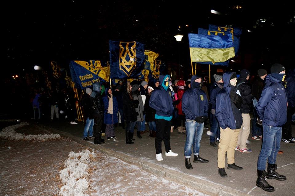 15327552_1366065596738630_2025529089_n