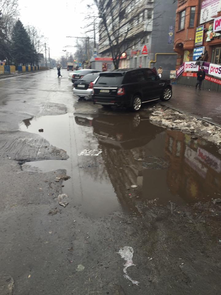 На проспекте Поля снова появилась огромная яма (ФОТО) 2