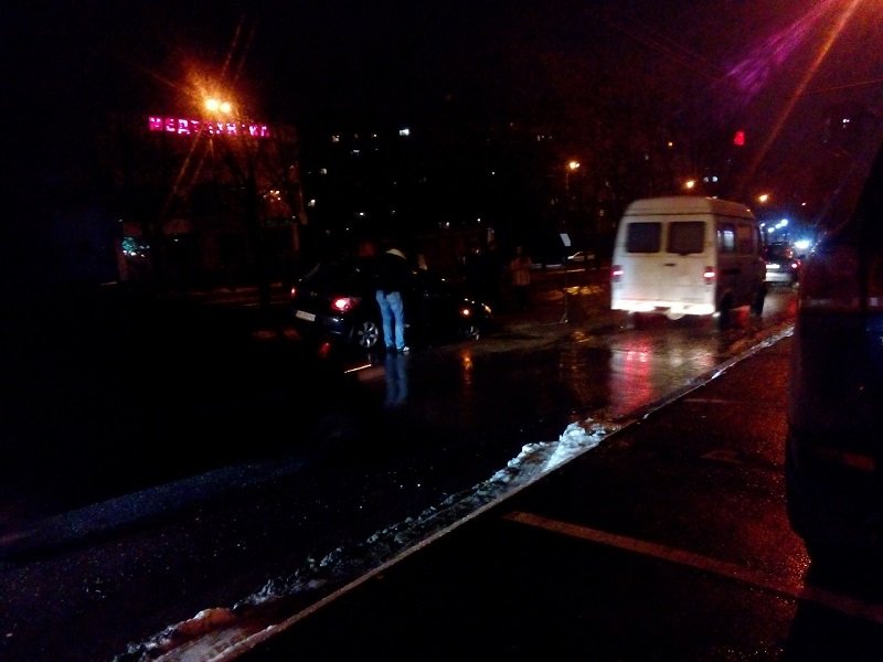 На Поля автомобиль влетел в яму (ФОТО) 2