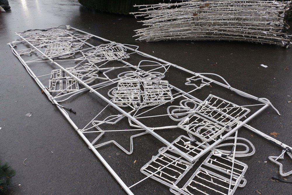 В центре Днепра установили новогоднюю елку (ФОТО) 4