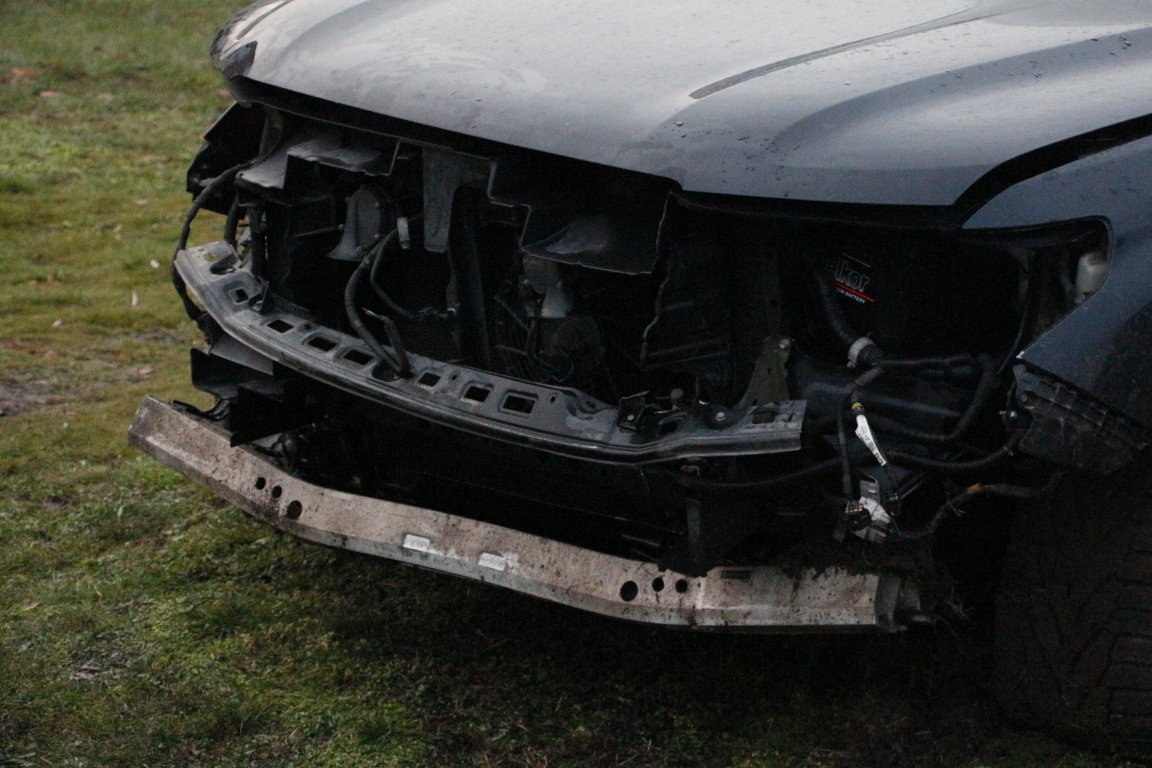 Форсаж по-днепровски: на Победе Land Cruiser вылетел на газон (ФОТО) 3