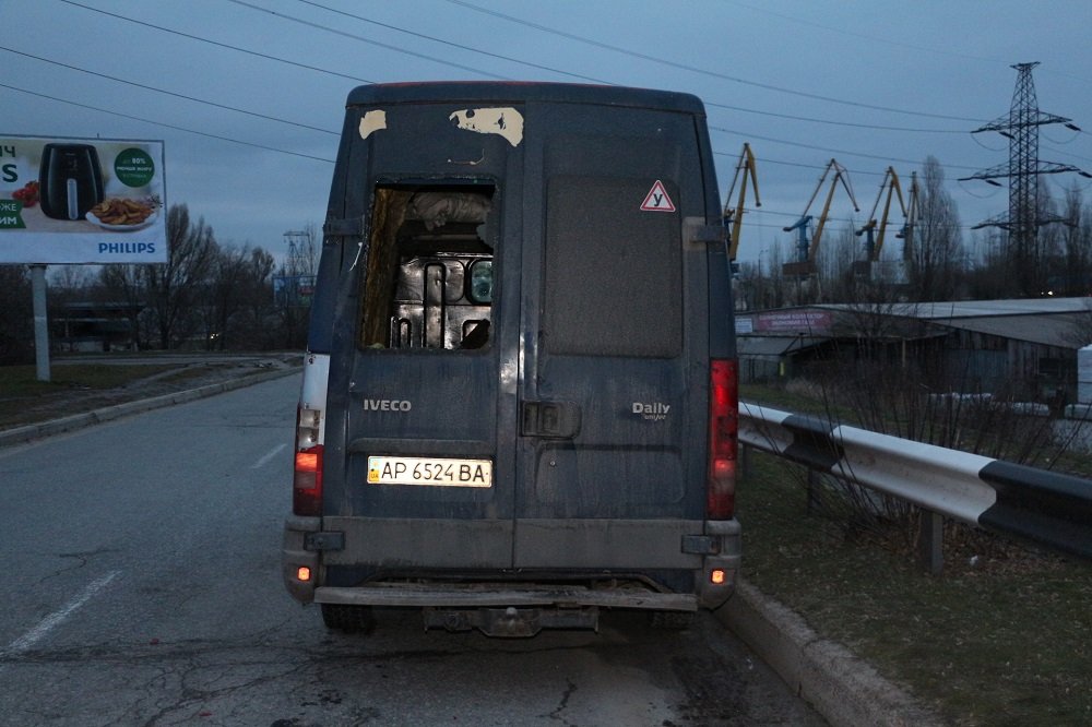 В Днепре на съезде с Кайдакского моста перевернулся грузовой автомобиль (ФОТО, ВИДЕО) 1