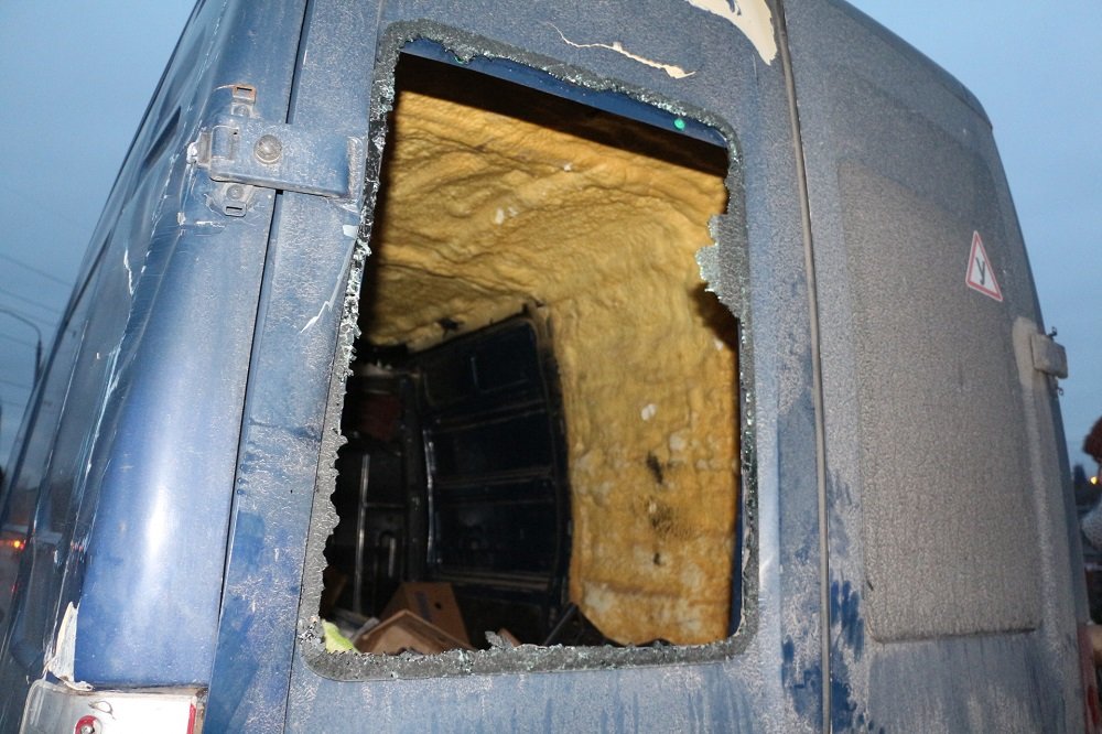 В Днепре на съезде с Кайдакского моста перевернулся грузовой автомобиль (ФОТО, ВИДЕО) 3