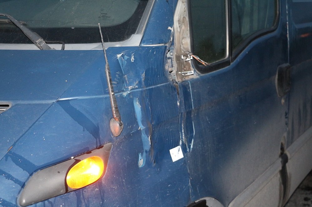 В Днепре на съезде с Кайдакского моста перевернулся грузовой автомобиль (ФОТО, ВИДЕО) 5