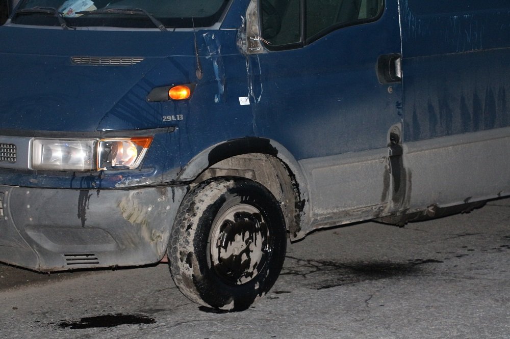 В Днепре на съезде с Кайдакского моста перевернулся грузовой автомобиль (ФОТО, ВИДЕО) 6