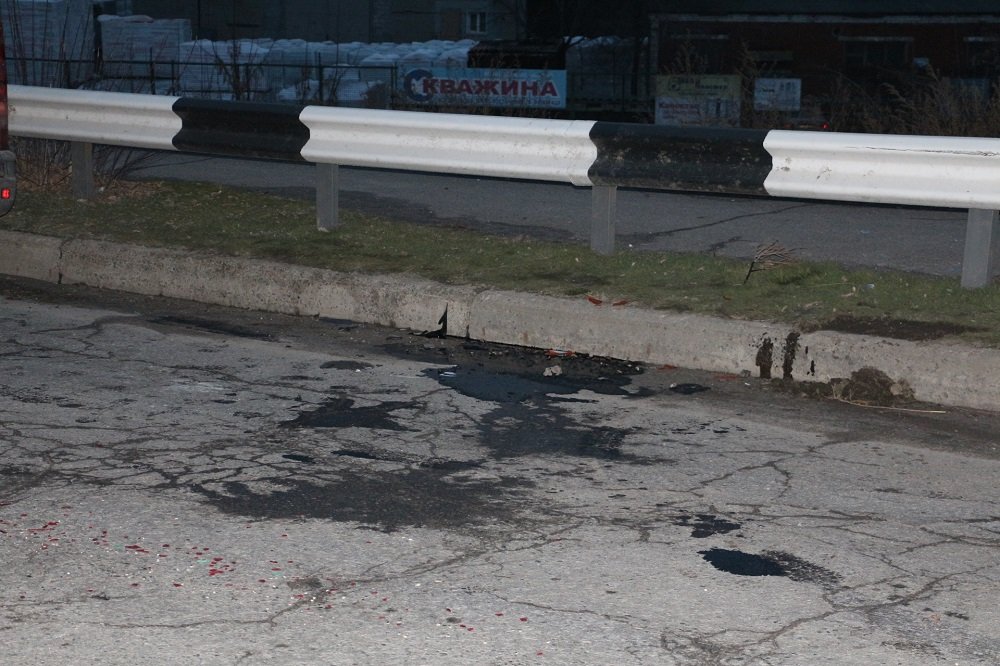 В Днепре на съезде с Кайдакского моста перевернулся грузовой автомобиль (ФОТО, ВИДЕО) 8