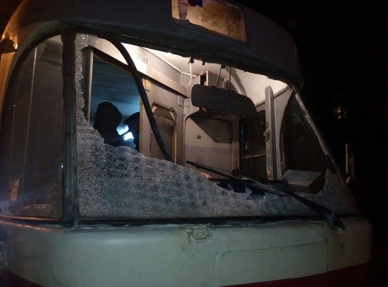 В Днепре снова обстреляли трамвай: ранен машинист (ФОТО, ВИДЕО) 2