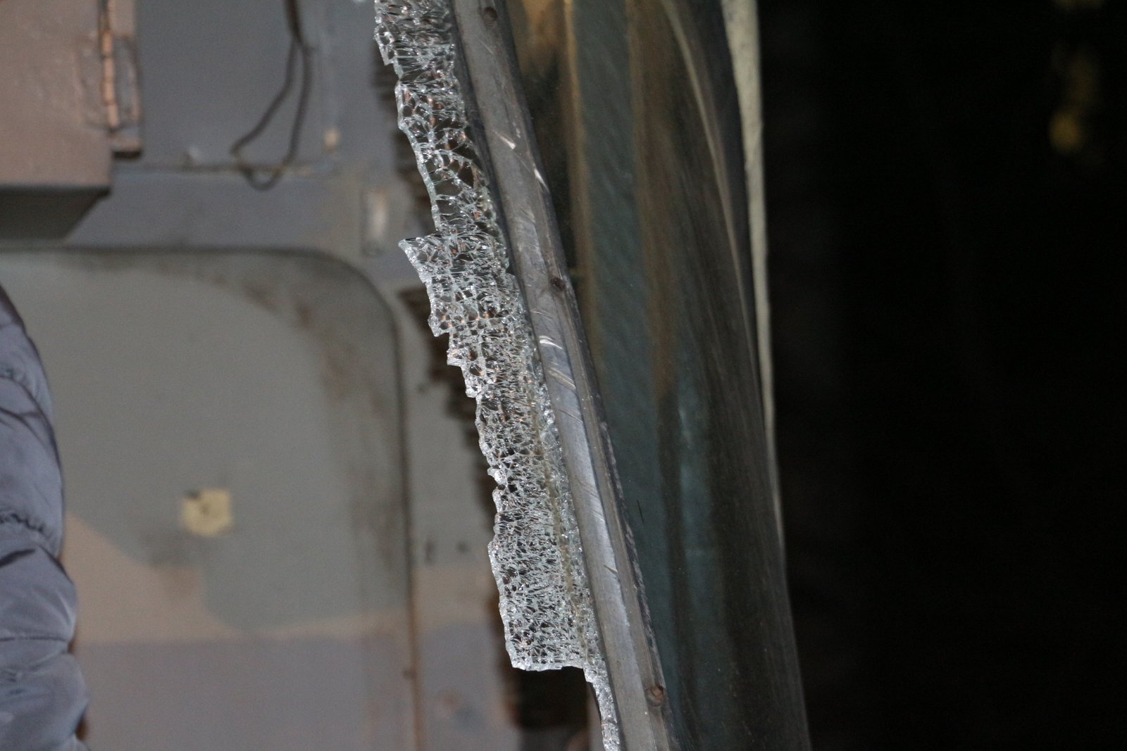 В Днепре снова обстреляли трамвай: ранен машинист (ФОТО, ВИДЕО) 3