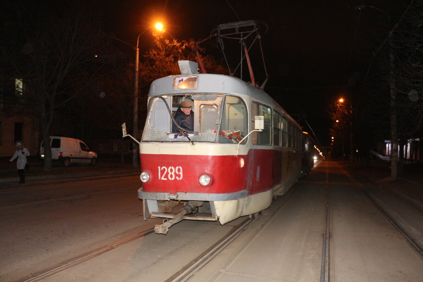 В Днепре снова обстреляли трамвай: ранен машинист (ФОТО, ВИДЕО) 4