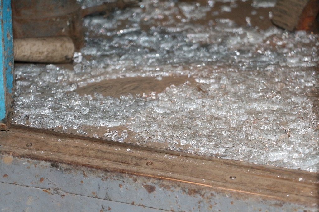 В Днепре снова обстреляли трамвай: ранен машинист (ФОТО, ВИДЕО) 8