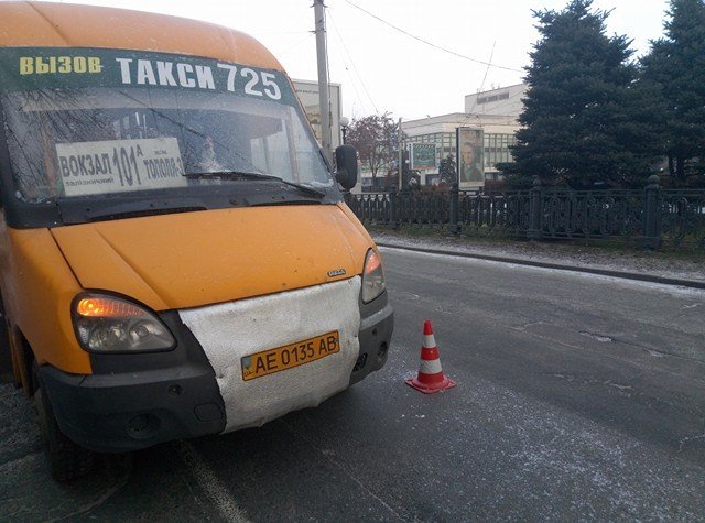 ДТП на Яворницкого: столкнулись маршрутка и Honda (ФОТО) 3