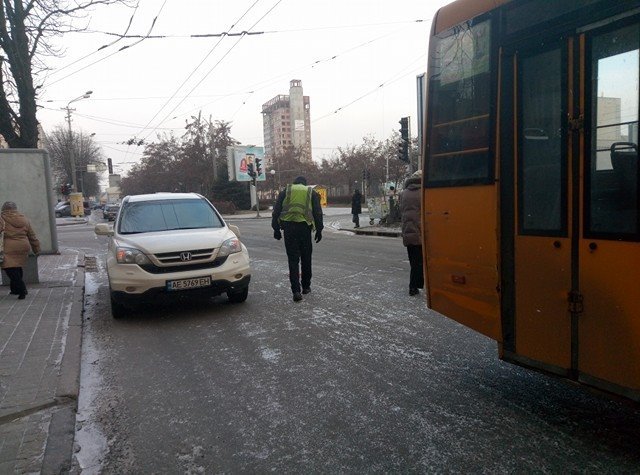 ДТП на Яворницкого: столкнулись маршрутка и Honda (ФОТО) 4