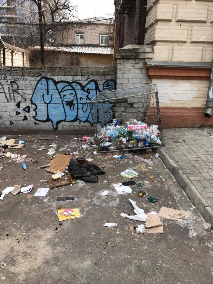 В центре города образовалась свалка: куда жаловаться и кто виноват (ФОТО) 1