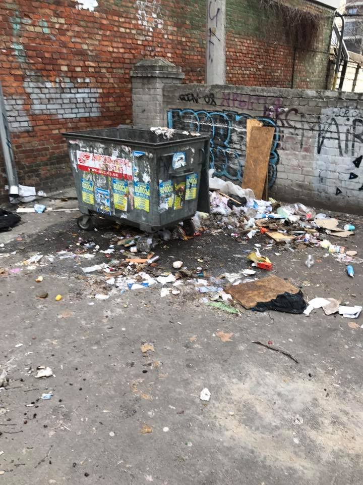 В центре города образовалась свалка: куда жаловаться и кто виноват (ФОТО) 3