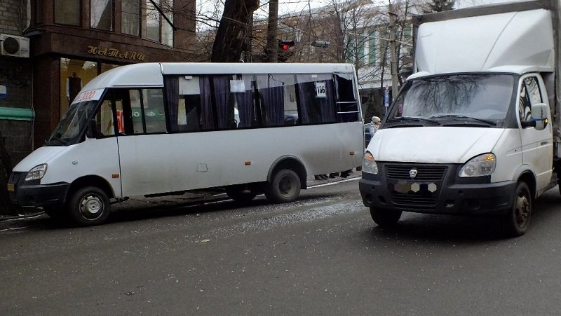 Авария на два квартала: по центру Днепра мчался трактор без тормозов (ВИДЕО, ФОТО) 1