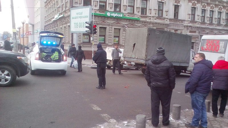 Авария на два квартала: по центру Днепра мчался трактор без тормозов (ВИДЕО, ФОТО) 2