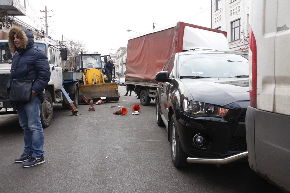 Авария на два квартала: по центру Днепра мчался трактор без тормозов (ВИДЕО, ФОТО) 13