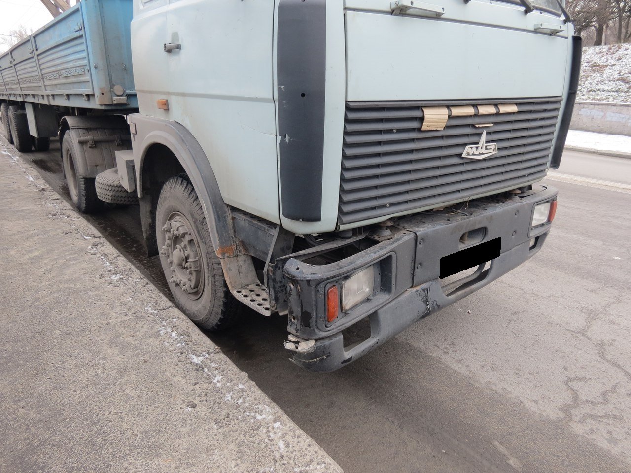 На Набережной грузовик врезался в Hyundai (ФОТО) 2