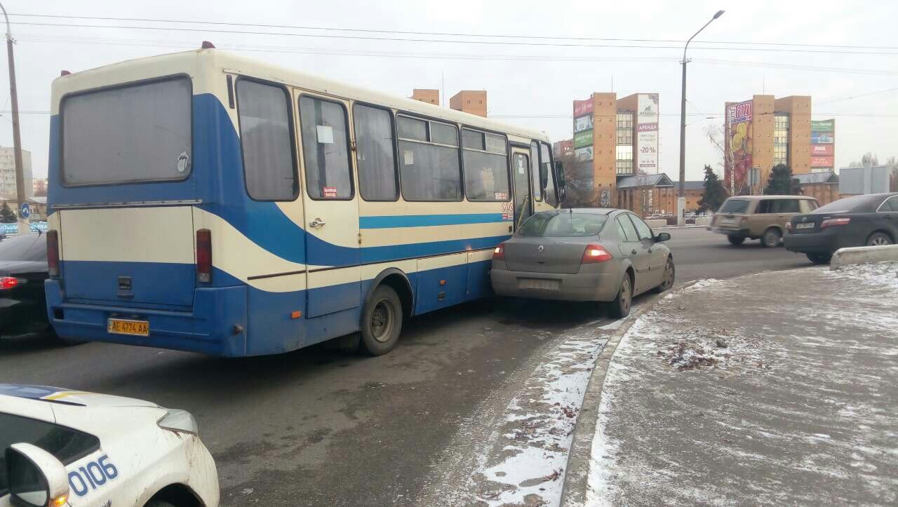 На Набережной грузовик врезался в Hyundai (ФОТО) 3