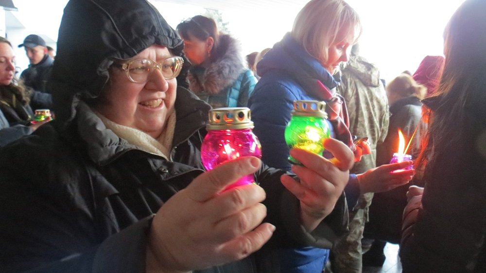 В Днепр привезли Свет мира из Вифлеема (ФОТО) 8