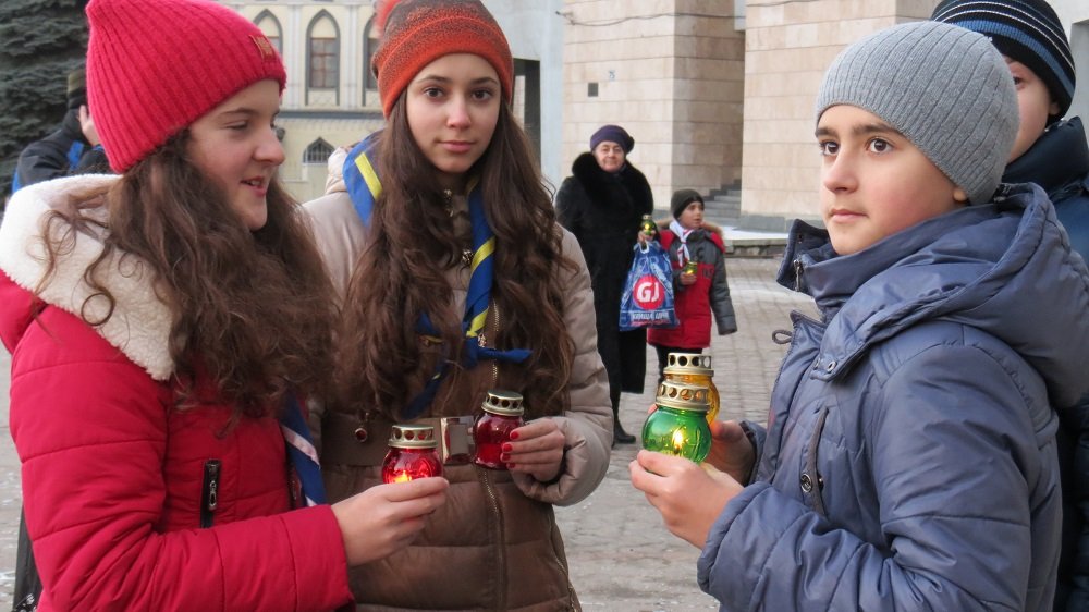 В Днепр привезли Свет мира из Вифлеема (ФОТО) 9