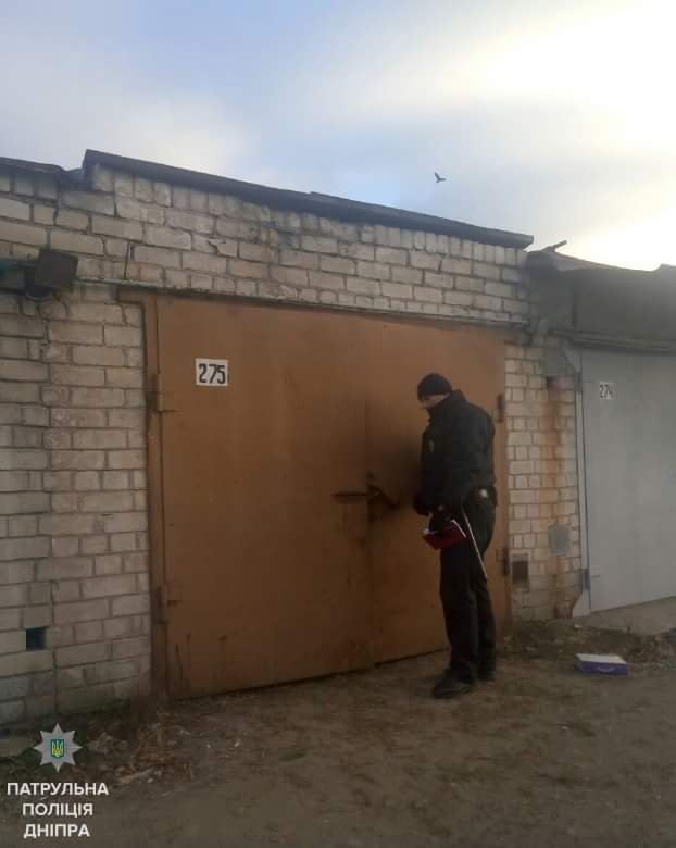 В Днепре двоих мужчин удерживали в подвале гаража (ФОТО) 1