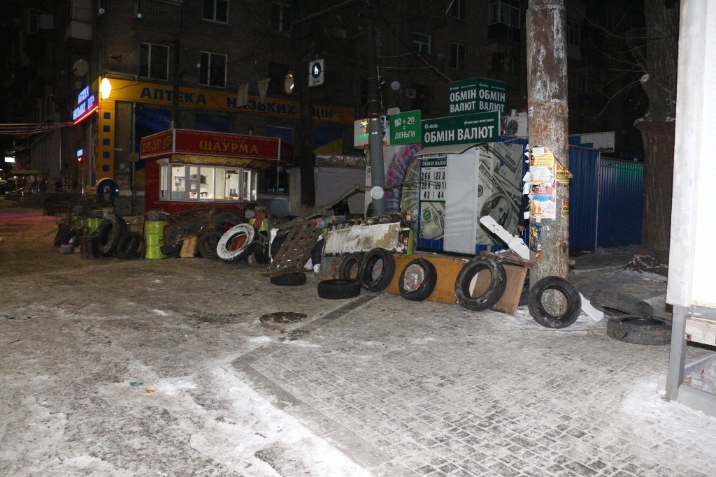 Баррикады на Инженерной: люди не собираются сдавать позиции (ФОТО, ВИДЕО) 2