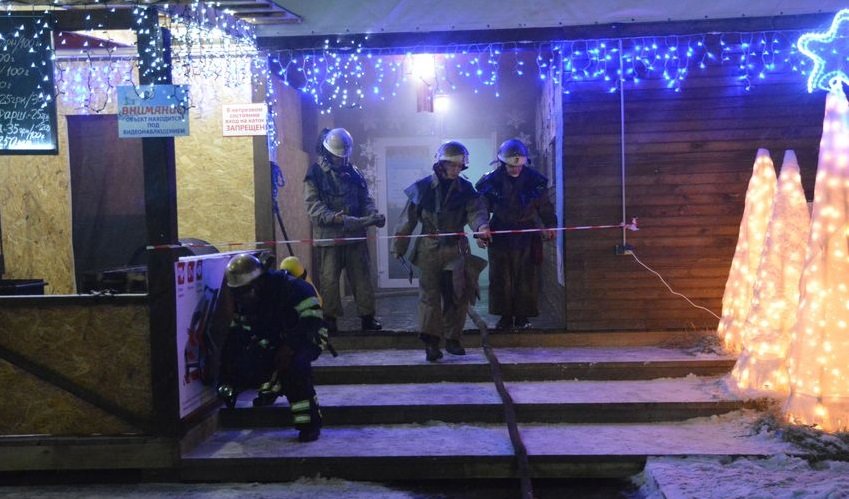 В Каменском подожгли каток, который раньше стоял в центре Днепра (ФОТО, ВИДЕО) 3