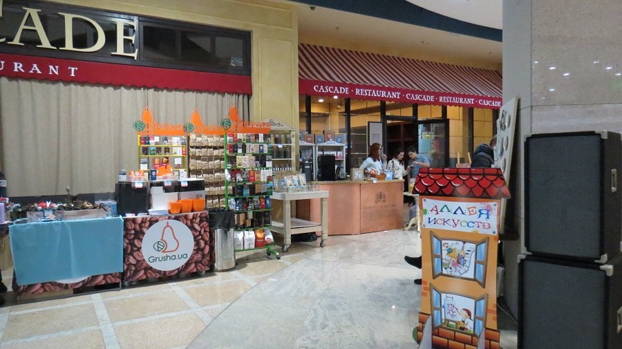 Город добрых дел: в Днепре провели праздничную благотворительную ярмарку 1