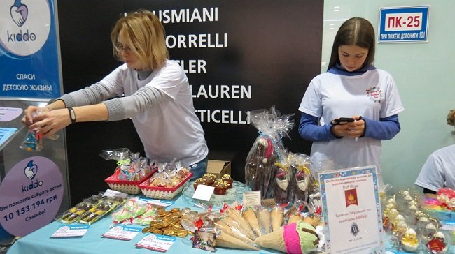 Город добрых дел: в Днепре провели праздничную благотворительную ярмарку 5
