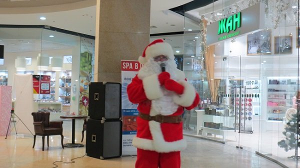 Город добрых дел: в Днепре провели праздничную благотворительную ярмарку 9